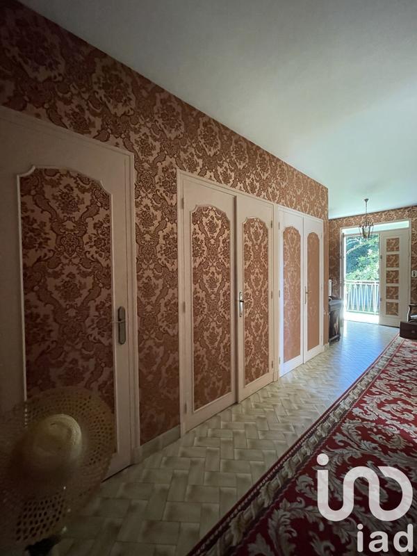 Maison - 257 m² - 8 pièces