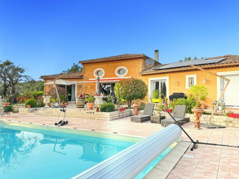 Villa - 196 m² - 6 pièces