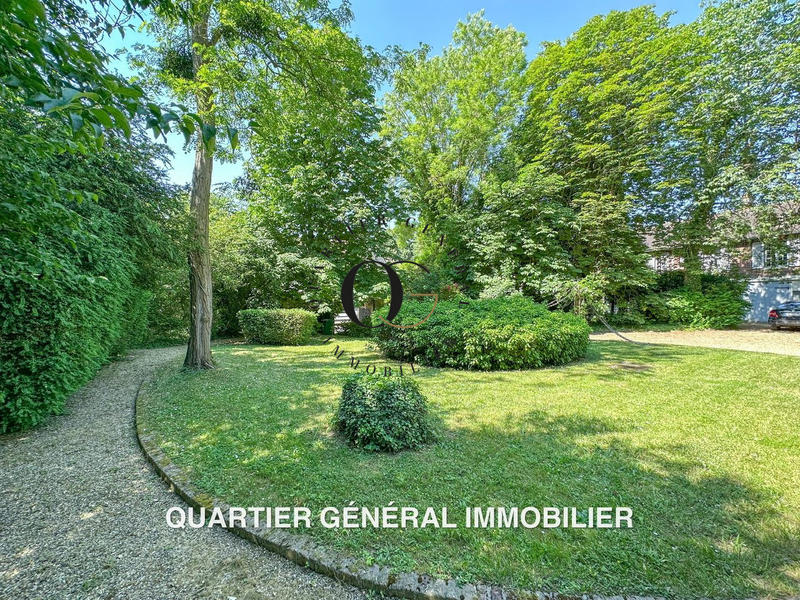 Maison - 300 m² - 6 pièces