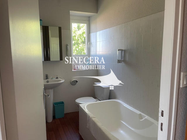 Maison - 725 m² - 6 pièces