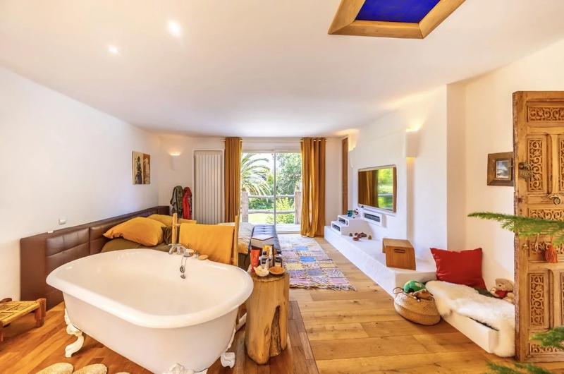 Maison - 260 m² - 5 pièces