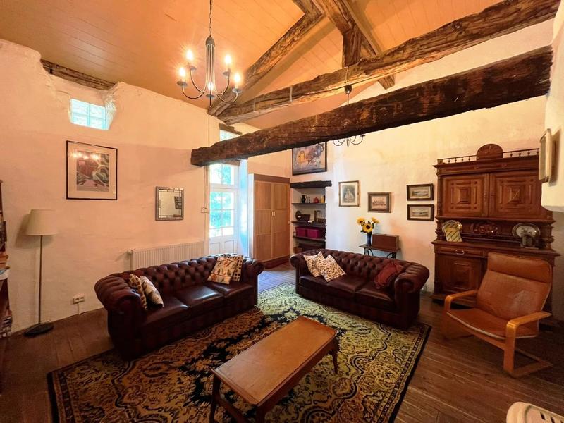 Maison traditionnelle - 157 m² - 8 pièces