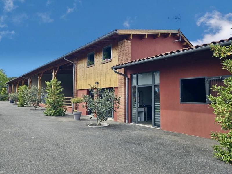 Propriété - 424 m² - 10 pièces