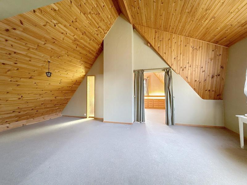 Maison - 222 m² - 7 pièces