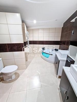 Maison - 219 m² - 9 pièces