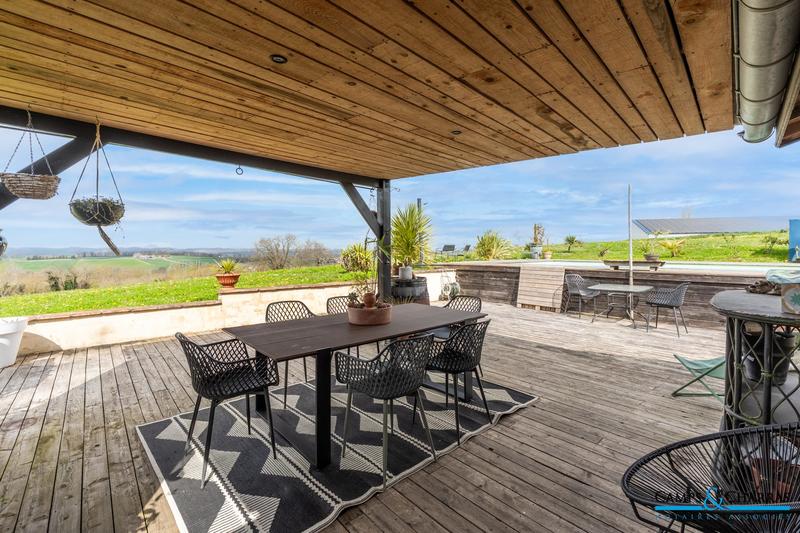 Maison - 211 m² - 7 pièces