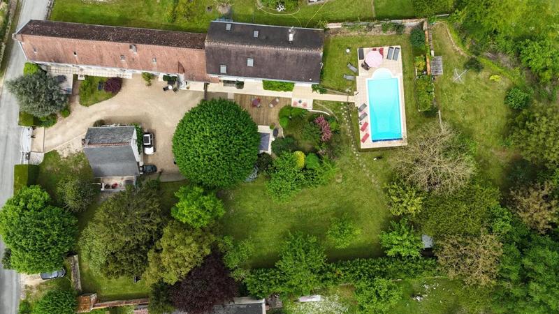 Propriété - 350 m² - 10 pièces