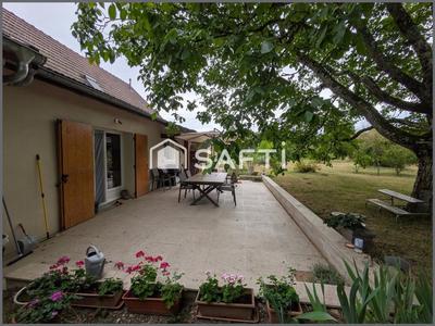 Maison - 230 m² - 8 pièces