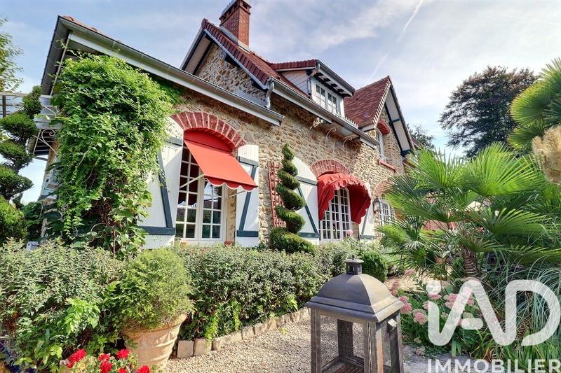 Maison - 460 m² - 19 pièces