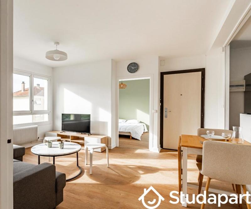 Chambre - 10 m² - 1 pièce