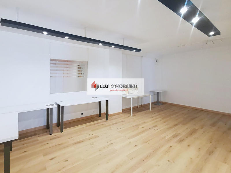 Local commercial - 220 m² - 13 pièces