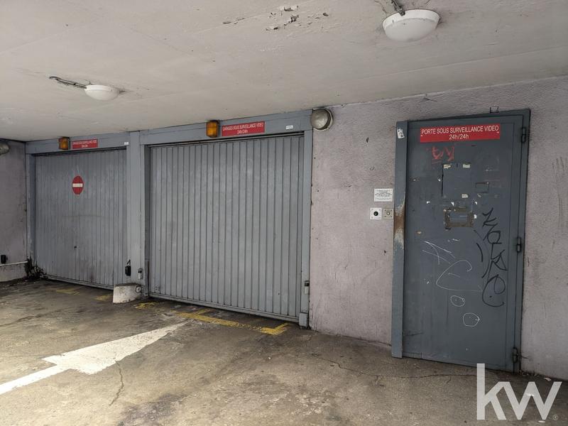 Parking / Garage - 14 m²