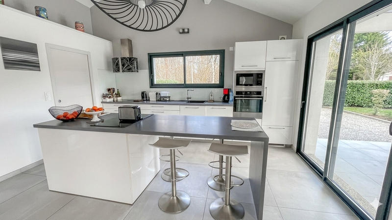 Maison - 180 m² - 5 pièces