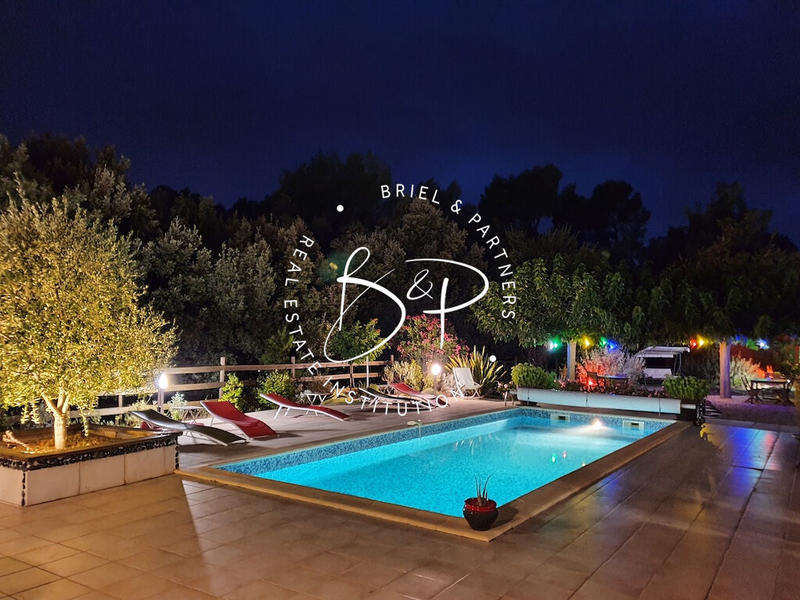 Maison - 267 m² - 10 pièces