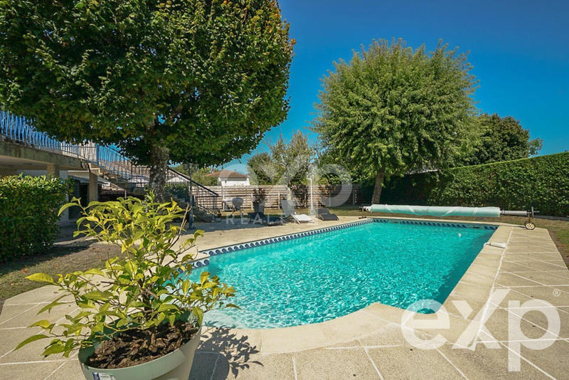 Maison - 161 m² - 7 pièces