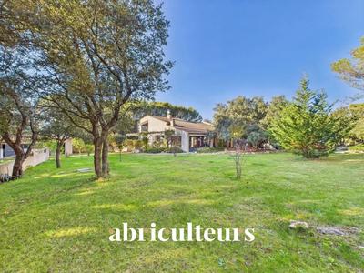 Propriété - 252 m² - 8 pièces