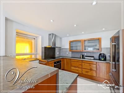 Maison - 184 m² - 9 pièces