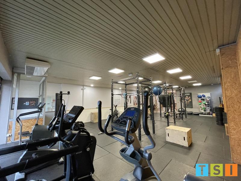 Local d'activités - 368 m² - 7 pièces