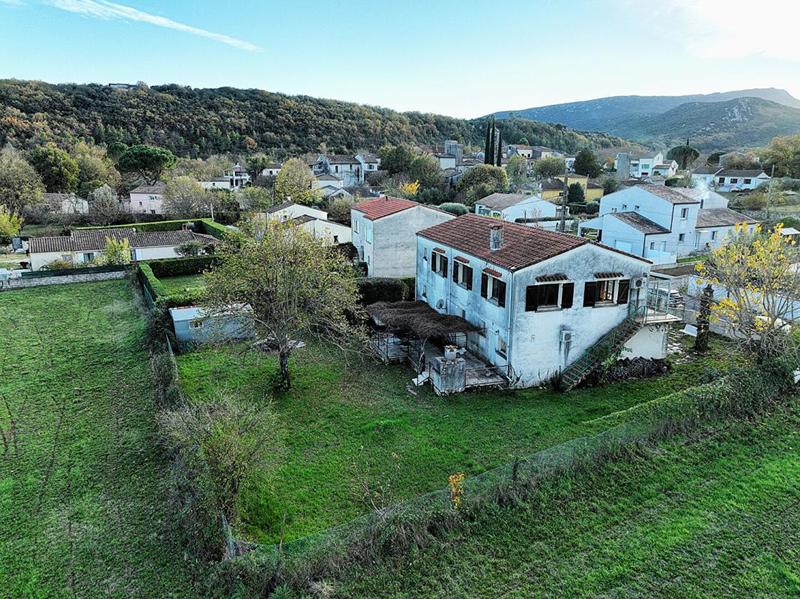 Villa - 215 m² - 9 pièces