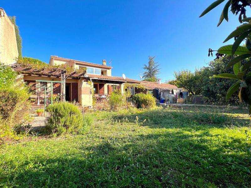 Villa - 90 m² - 4 pièces