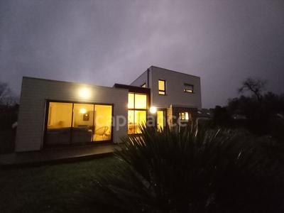 Maison - 140 m² - 7 pièces