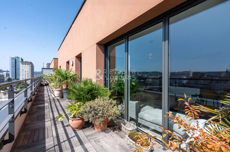 Appartement - 94 m² - 5 pièces