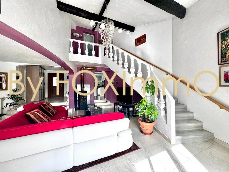 Maison - 230 m² - 6 pièces