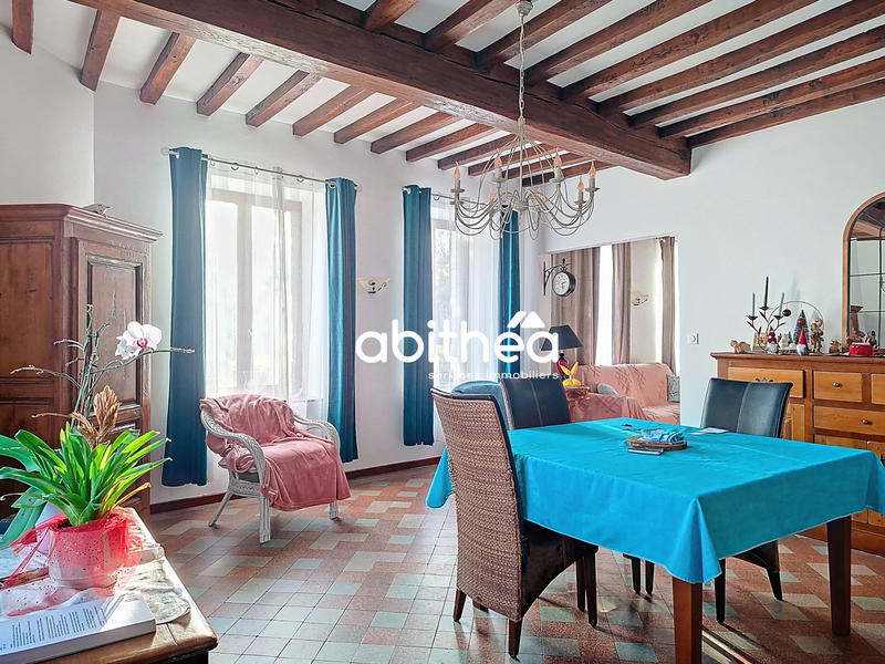 Maison - 237 m² - 10 pièces