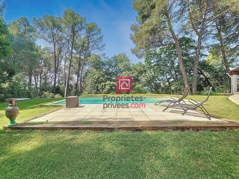 Villa - 220 m² - 9 pièces