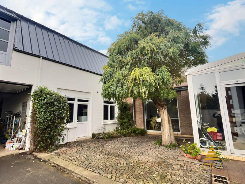 Maison - 221 m² - 8 pièces