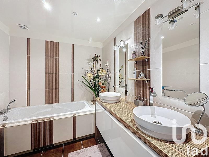 Appartement - 210 m² - 7 pièces