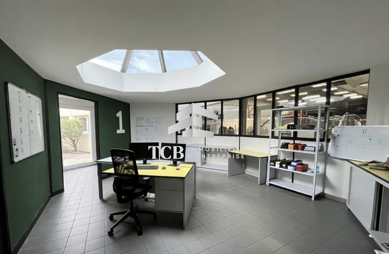 Local d'activités - 1 850 m²