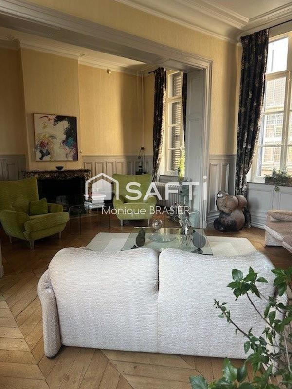 Maison de maîtres - 240 m² - 8 pièces