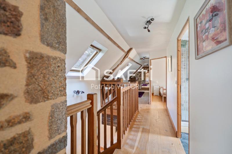 Maison - 222 m² - 8 pièces