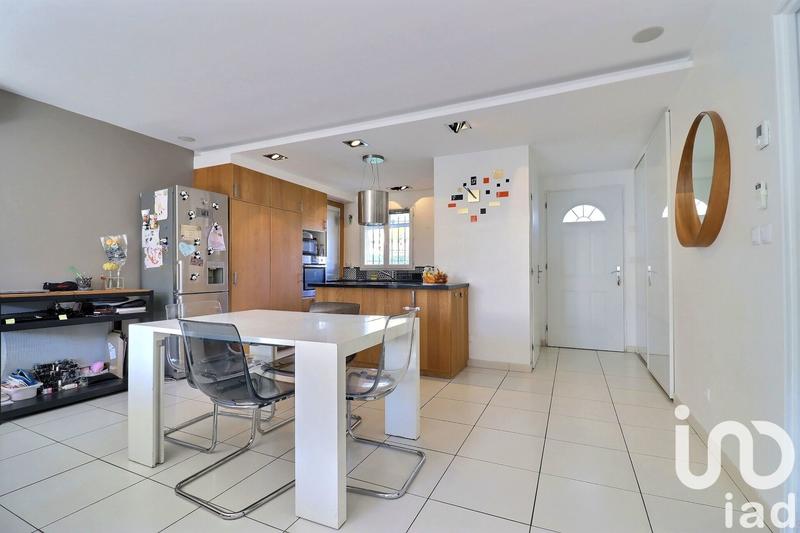 Maison - 94 m² - 5 pièces