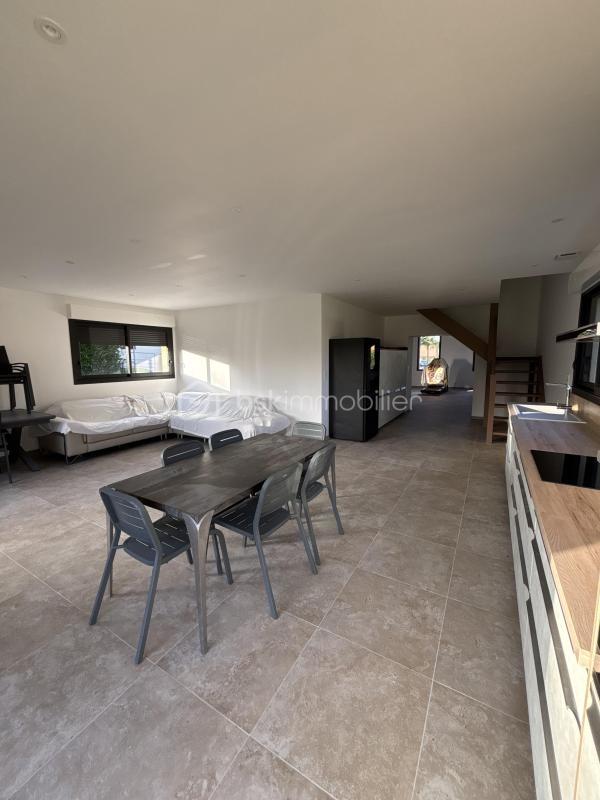 Maison - 460 m² - 12 pièces