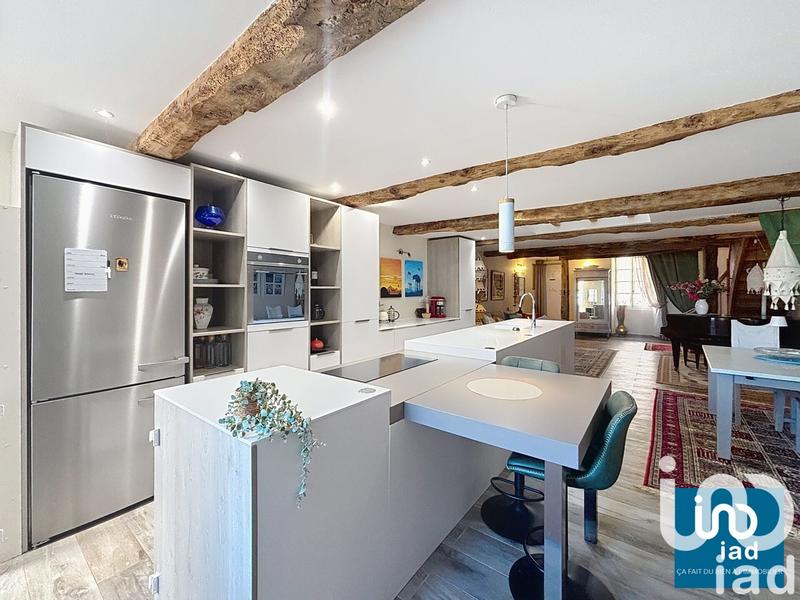 Maison - 220 m² - 11 pièces