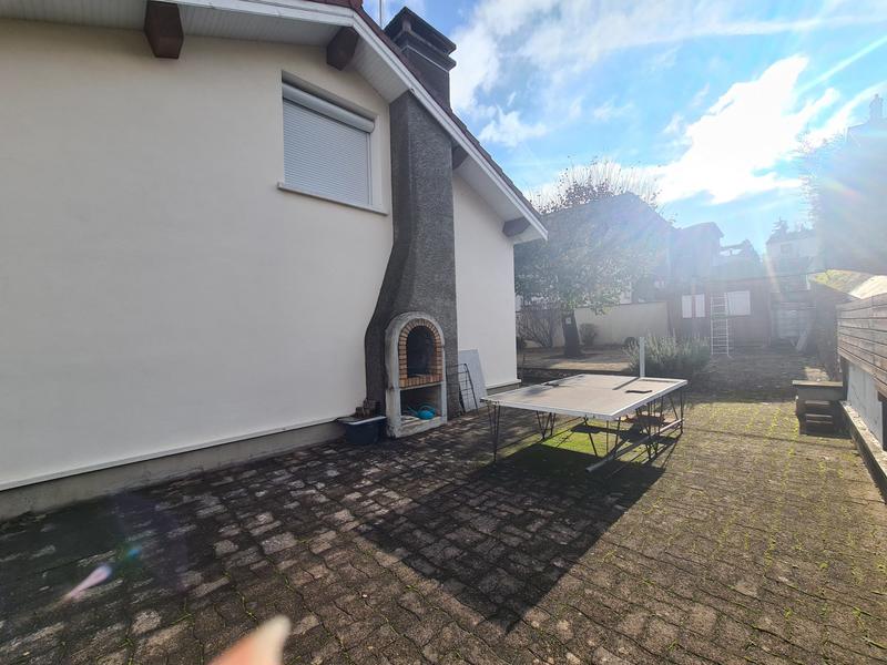 Villa - 196 m² - 8 pièces