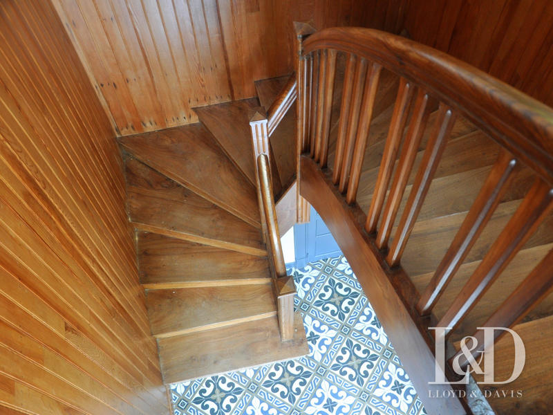 Maison - 660 m² - 25 pièces