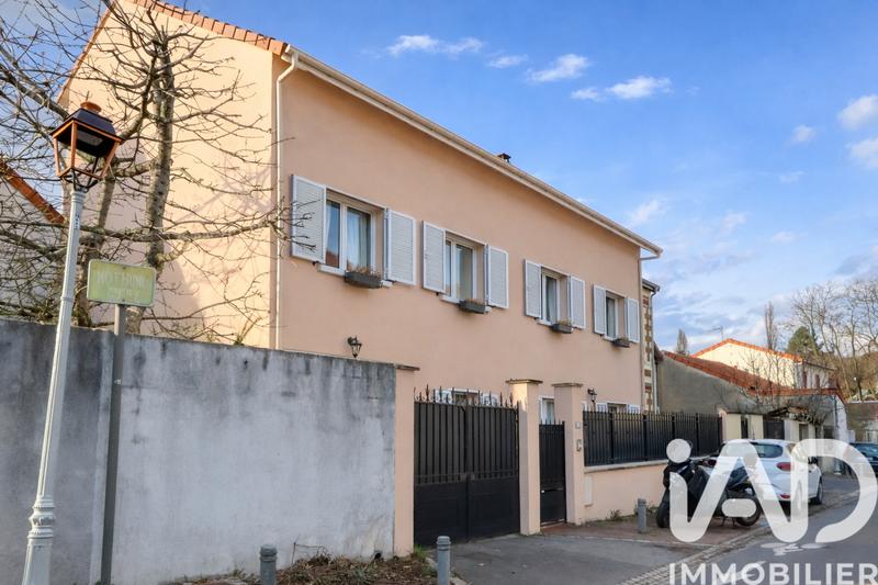Maison - 228 m² - 8 pièces