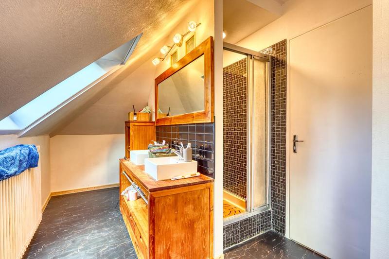 Maison - 265 m² - 10 pièces