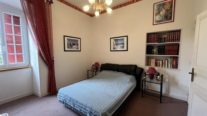 Maison - 300 m² - 8 pièces