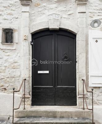 Demeure - 270 m² - 6 pièces