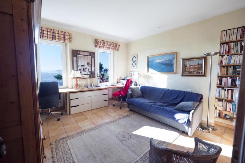 Villa - 200 m² - 6 pièces