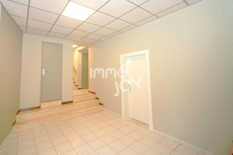 Maison - 319 m² - 13 pièces