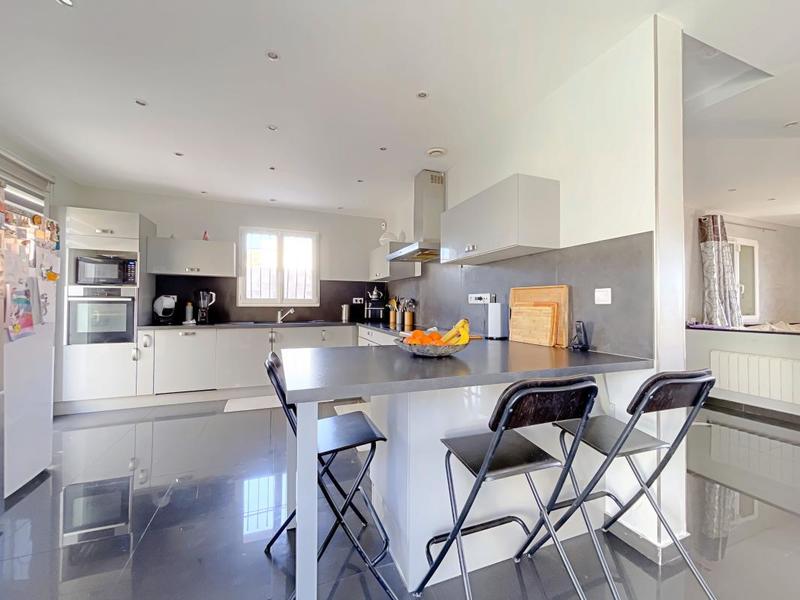 Villa - 185 m² - 8 pièces