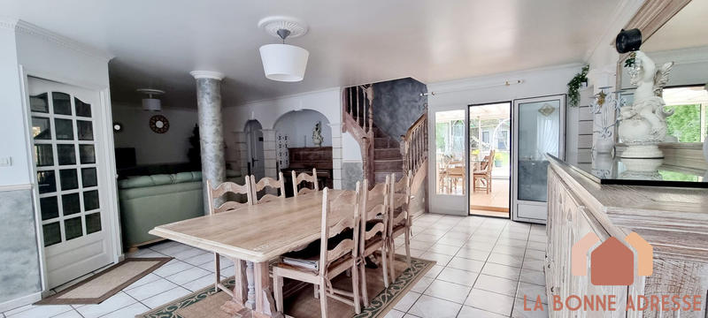 Villa - 220 m² - 6 pièces