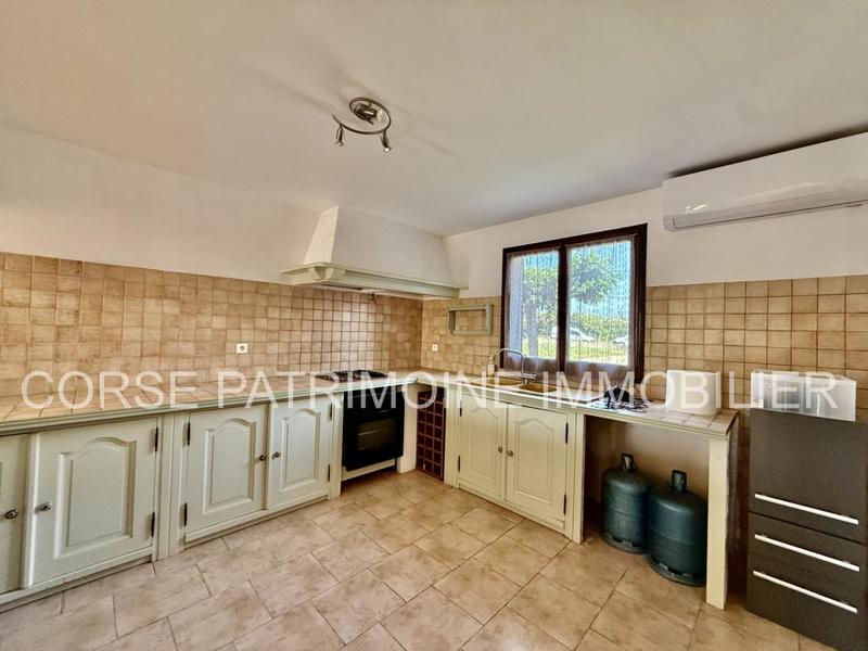 Maison - 225 m² - 12 pièces