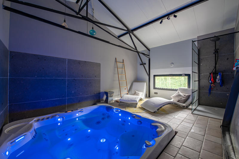 Maison - 389 m² - 10 pièces