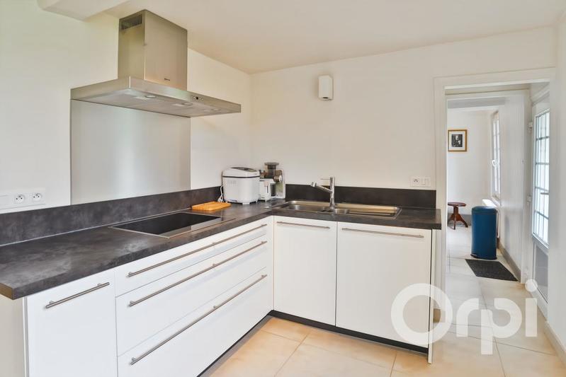 Maison - 275 m² - 10 pièces